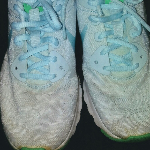 Nike shoes - Picture 3 of 3